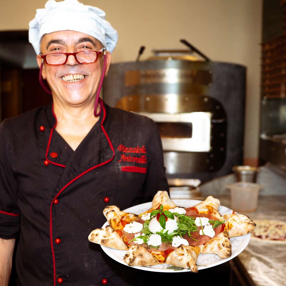 Antonio mit Pizza Stella